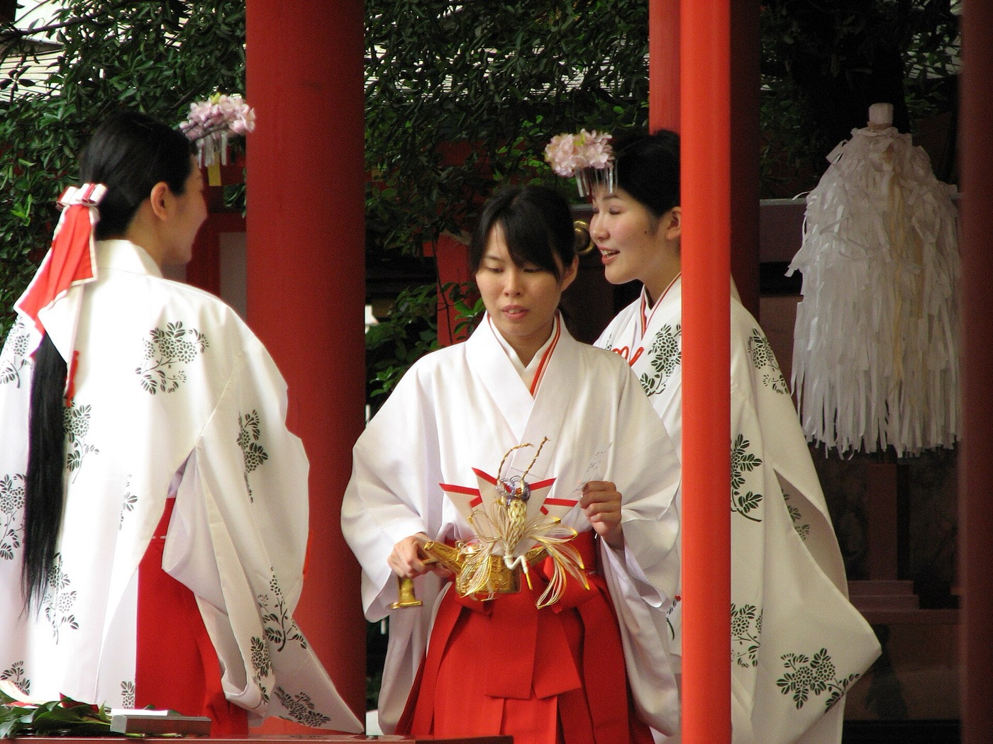 A miko at Ikuta Shrine